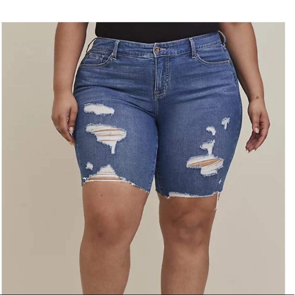 Torrid BERMUDA BOYFRIEND VINTAGE STRETCH MID-RISE SHORT